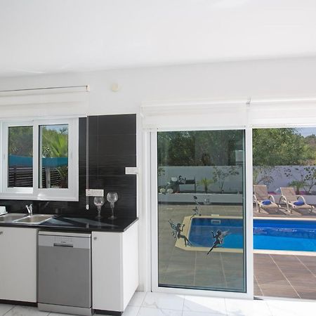 Broadway Villas Протарас Екстериор снимка