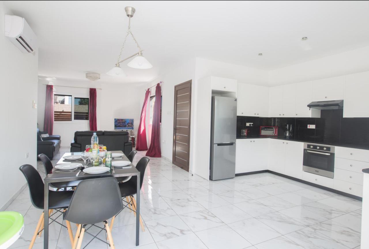 Broadway Villas Протарас Екстериор снимка